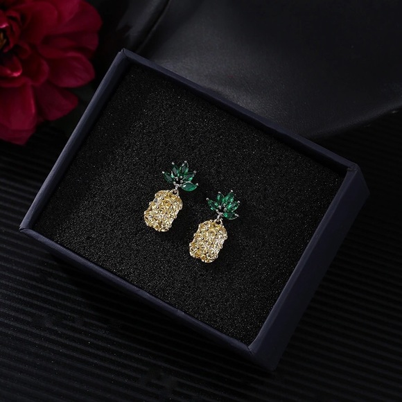 ๐Last Pair Available ๐Pineapple Earrings - Picture 4 of 6